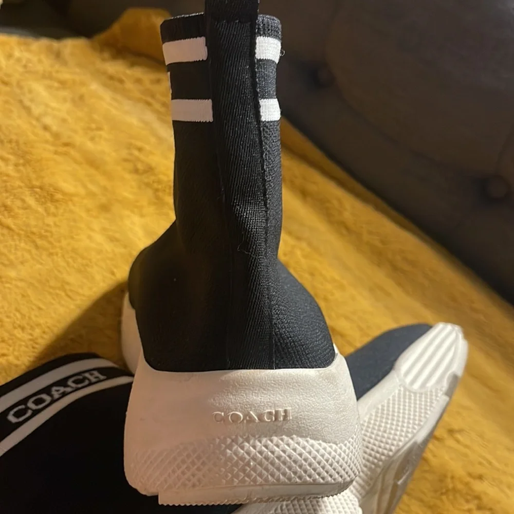 Coach - Picture 3 of 8